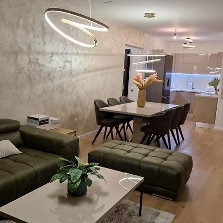 Capsula Luxury Apartment Умаг Екстериор снимка