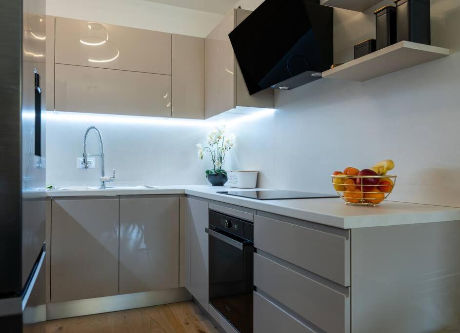 Capsula Luxury Apartment Умаг Екстериор снимка