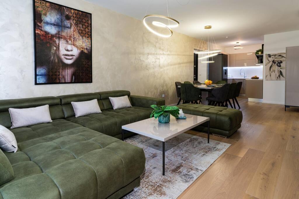 Capsula Luxury Apartment Умаг Екстериор снимка
