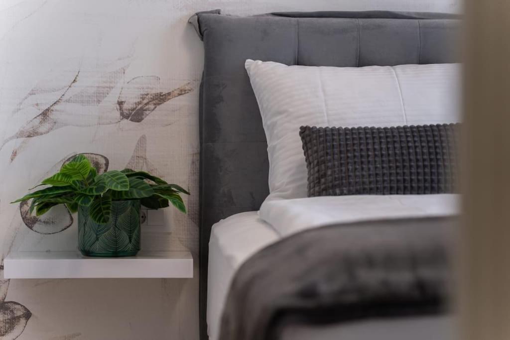 Capsula Luxury Apartment Умаг Екстериор снимка