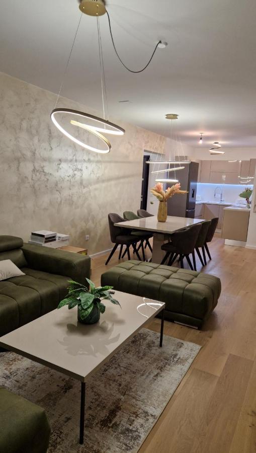 Capsula Luxury Apartment Умаг Екстериор снимка