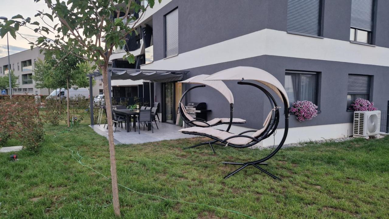 Capsula Luxury Apartment Умаг Екстериор снимка