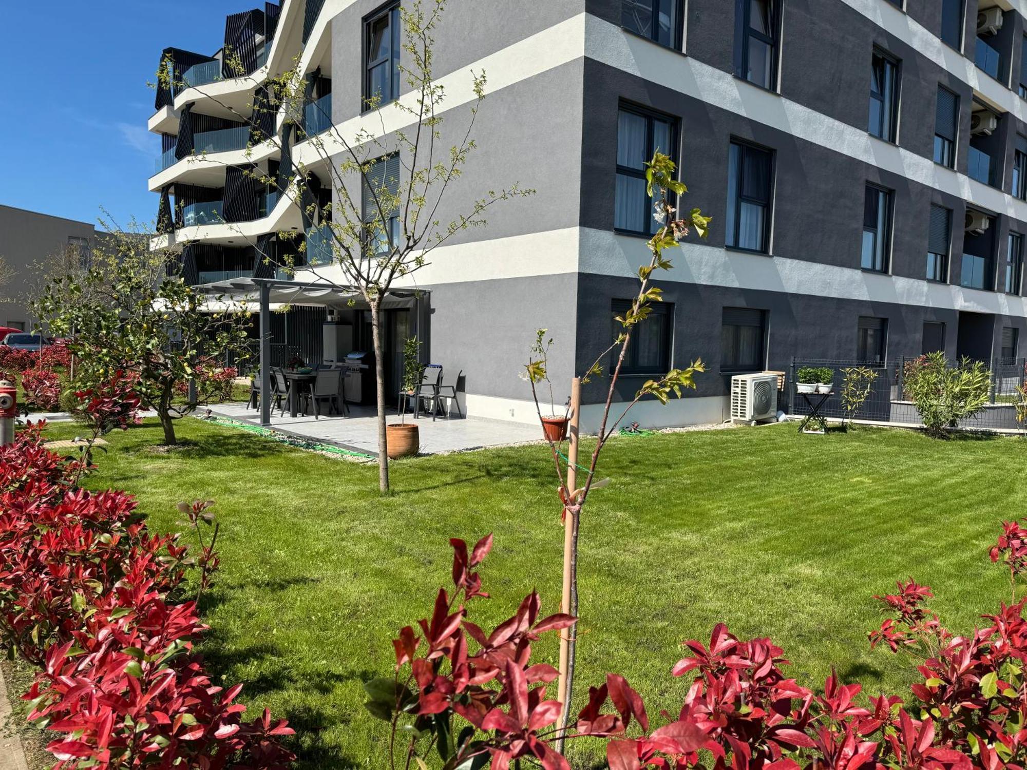 Capsula Luxury Apartment Умаг Екстериор снимка