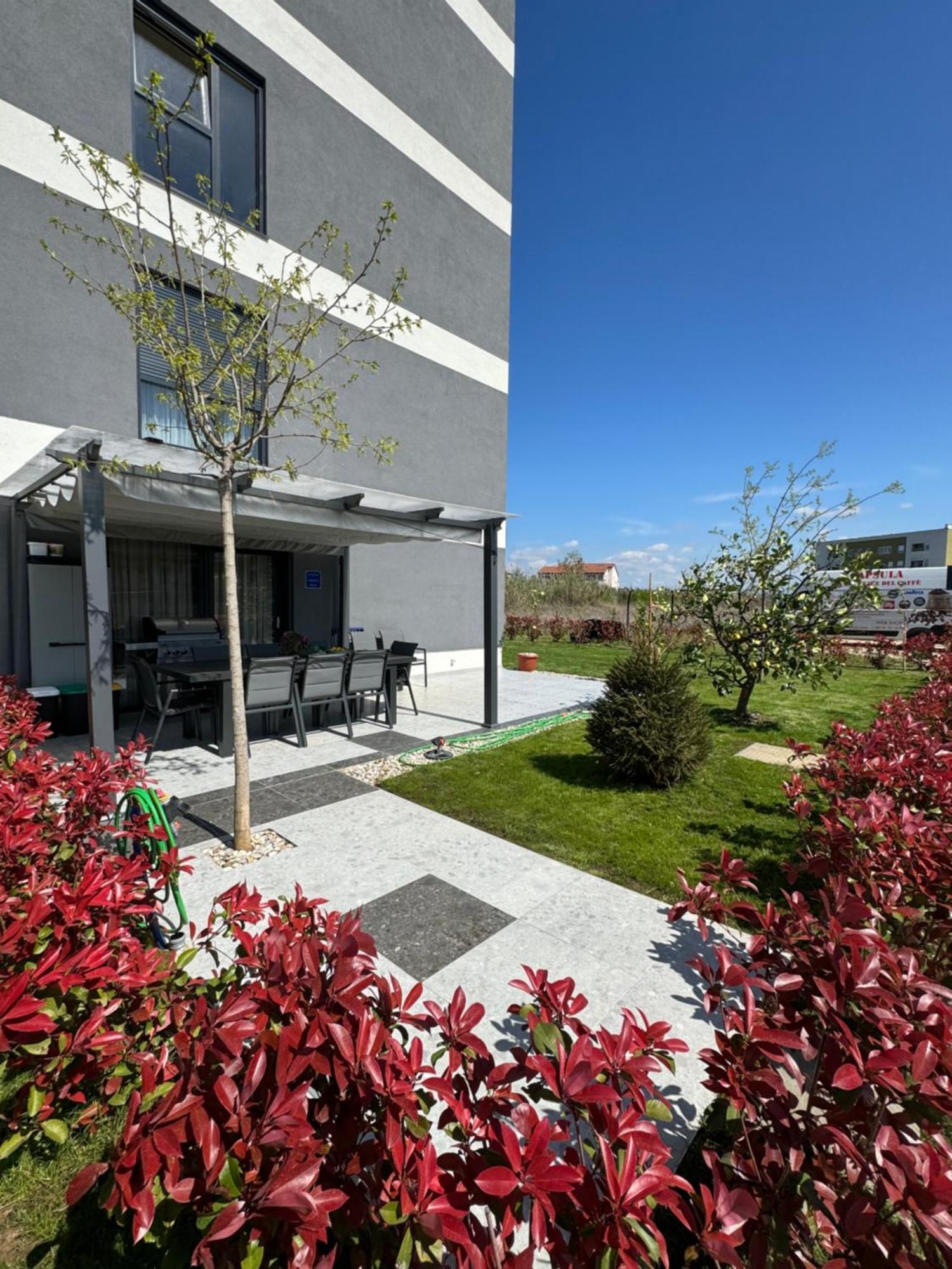 Capsula Luxury Apartment Умаг Екстериор снимка